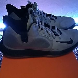 Size 8 Kevin Durant shoes